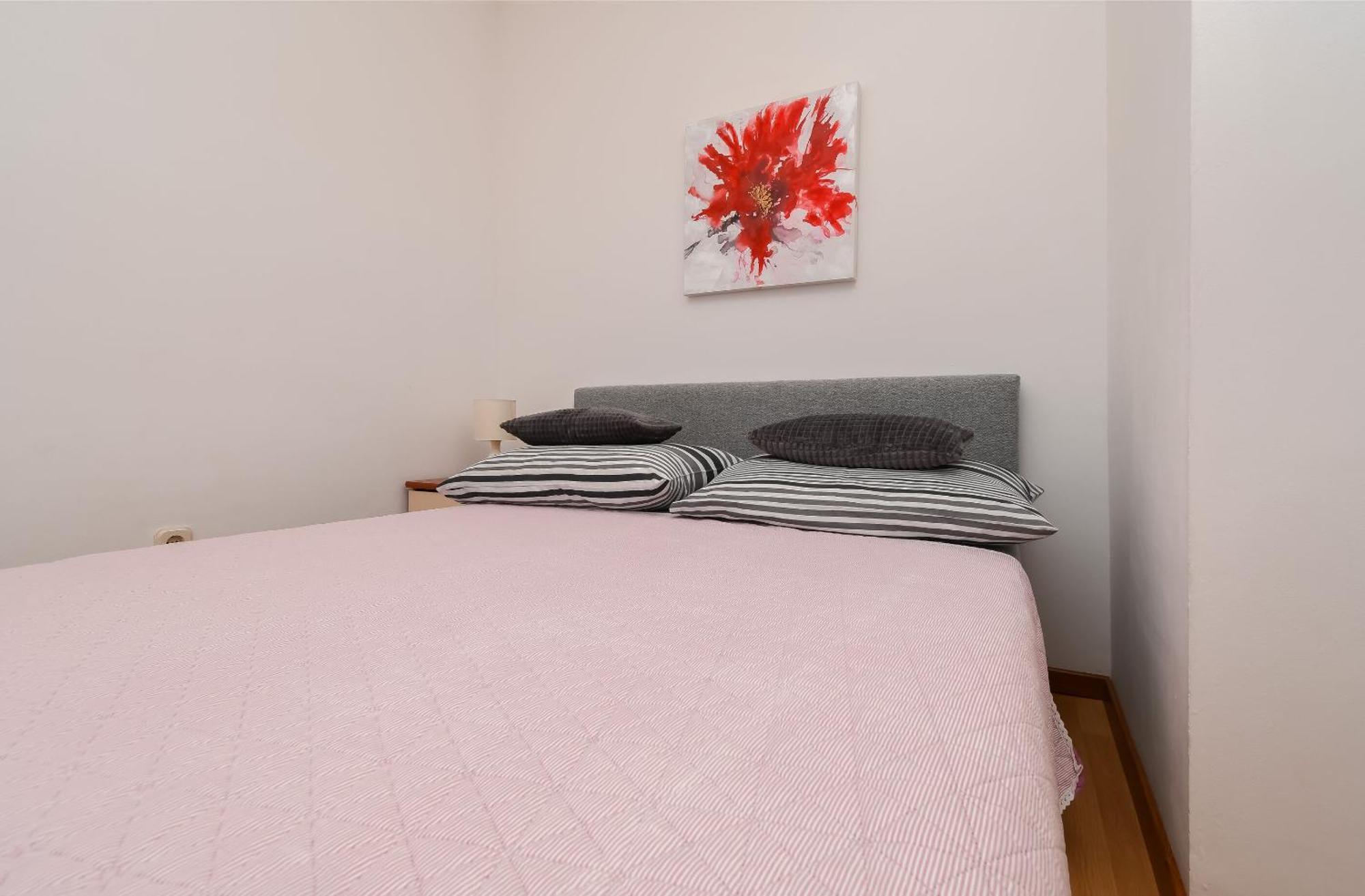 Apartments Biserka - 50 M From Beach Трогір Екстер'єр фото