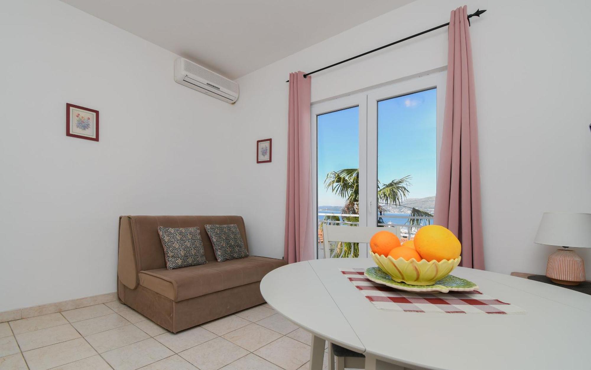 Apartments Biserka - 50 M From Beach Трогір Екстер'єр фото