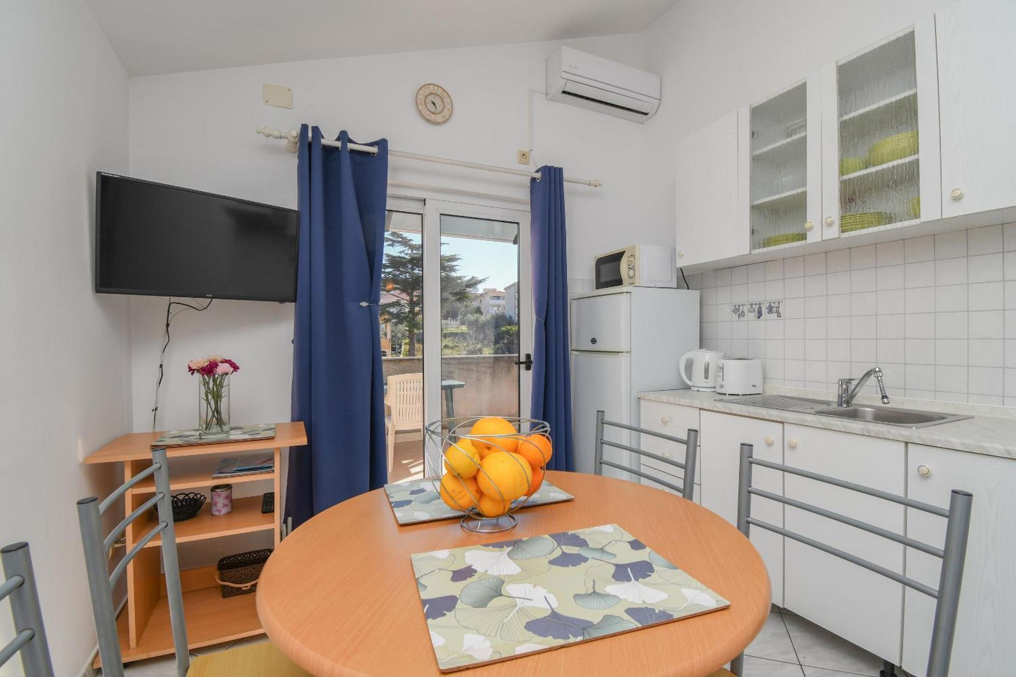 Apartments Biserka - 50 M From Beach Трогір Екстер'єр фото
