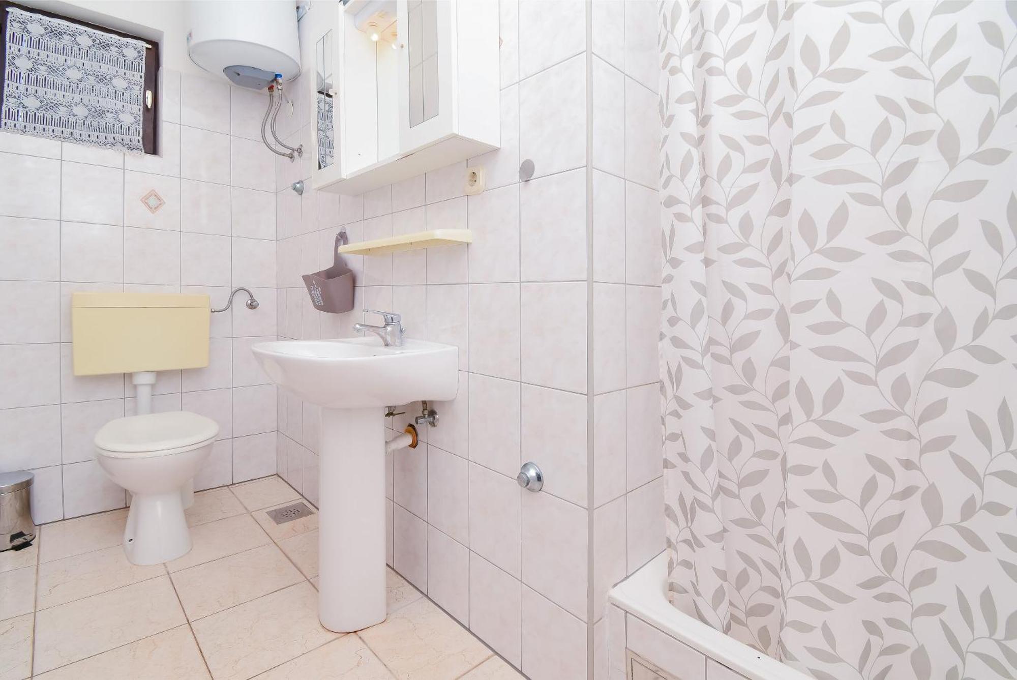 Apartments Biserka - 50 M From Beach Трогір Екстер'єр фото